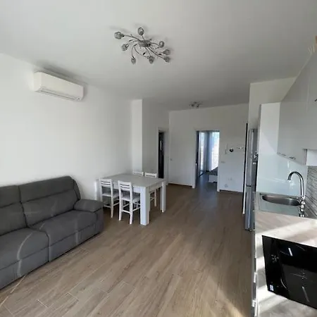 アパート Paul's House Famagosta *